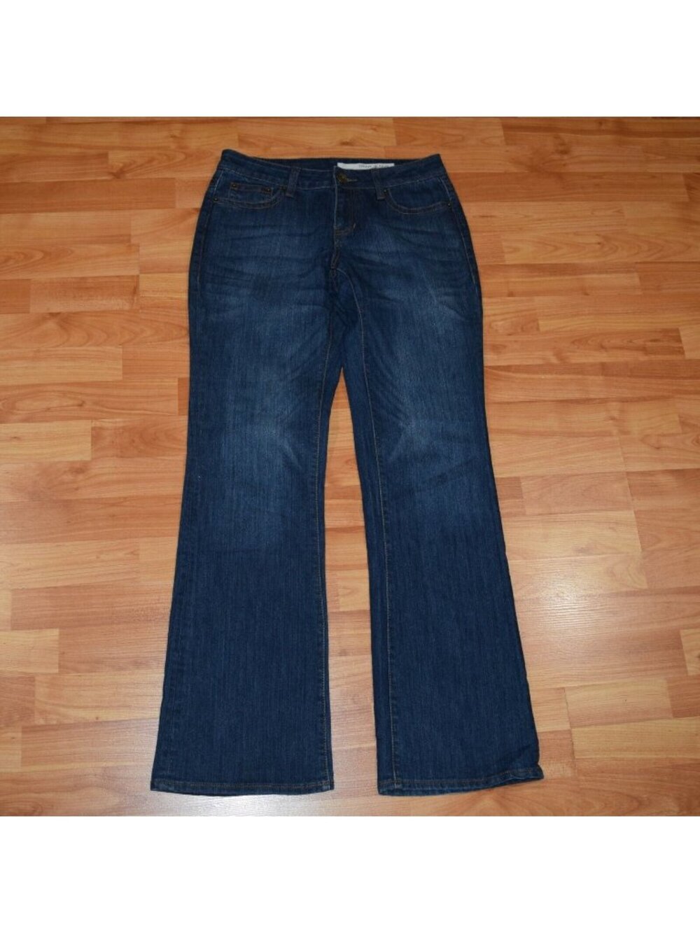 DKNY JEANS Women's sz 6 Boot Cut STYLISH Denim JEANS   EUC